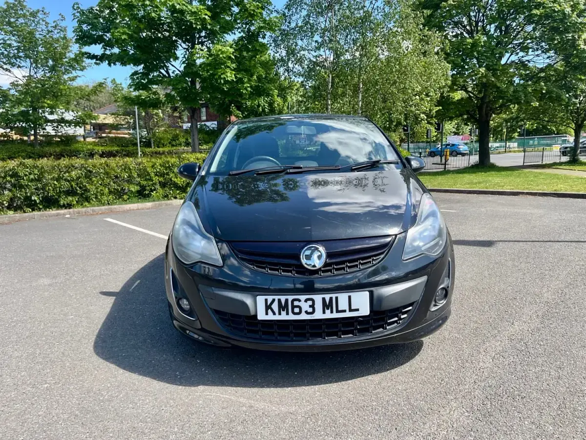 Używany Vauxhall Corsa Edition 2013 Czarny Hatchback