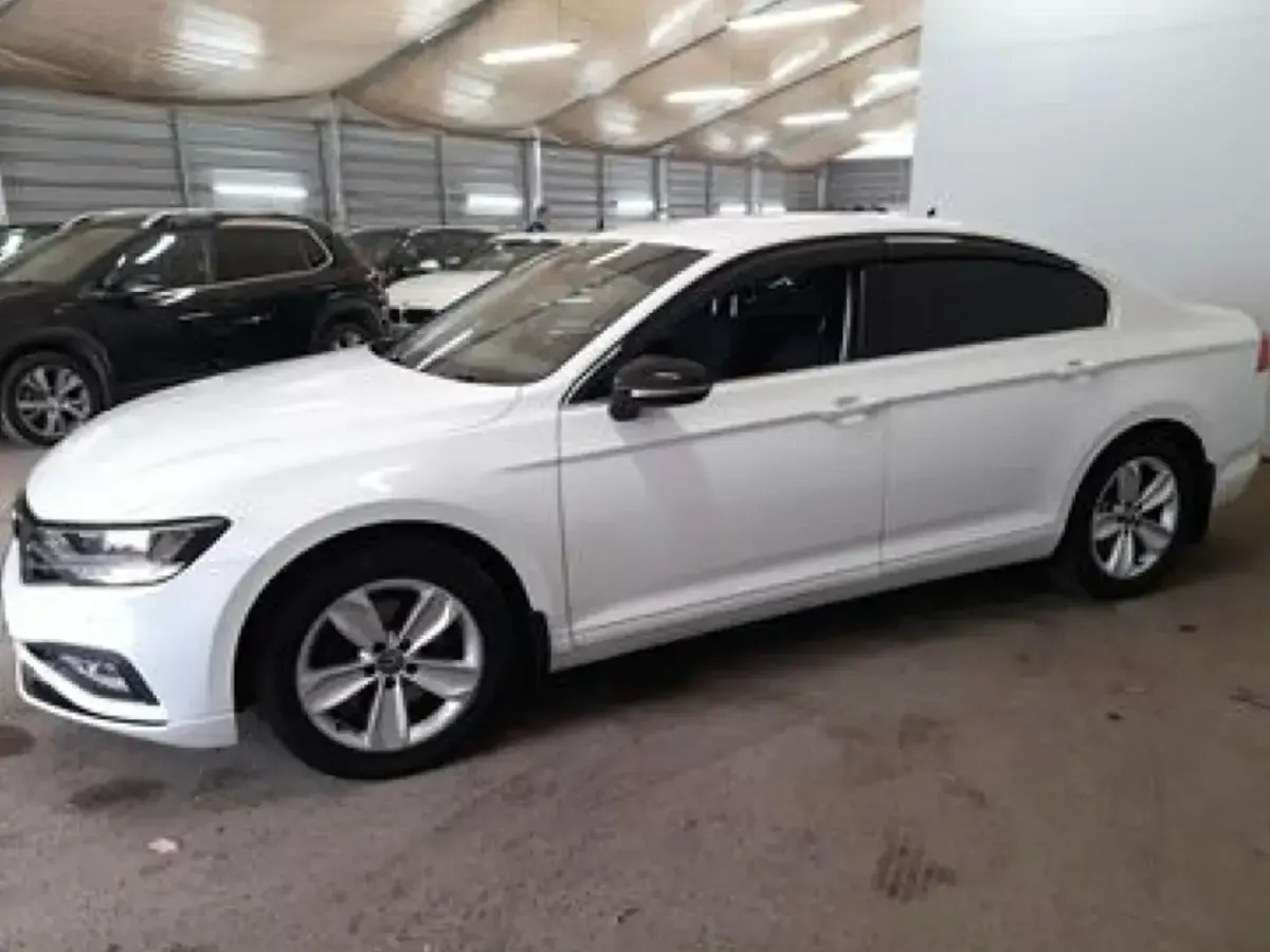 Used VW Passat SE 150 HP (110 kW) 2021 White Sedan