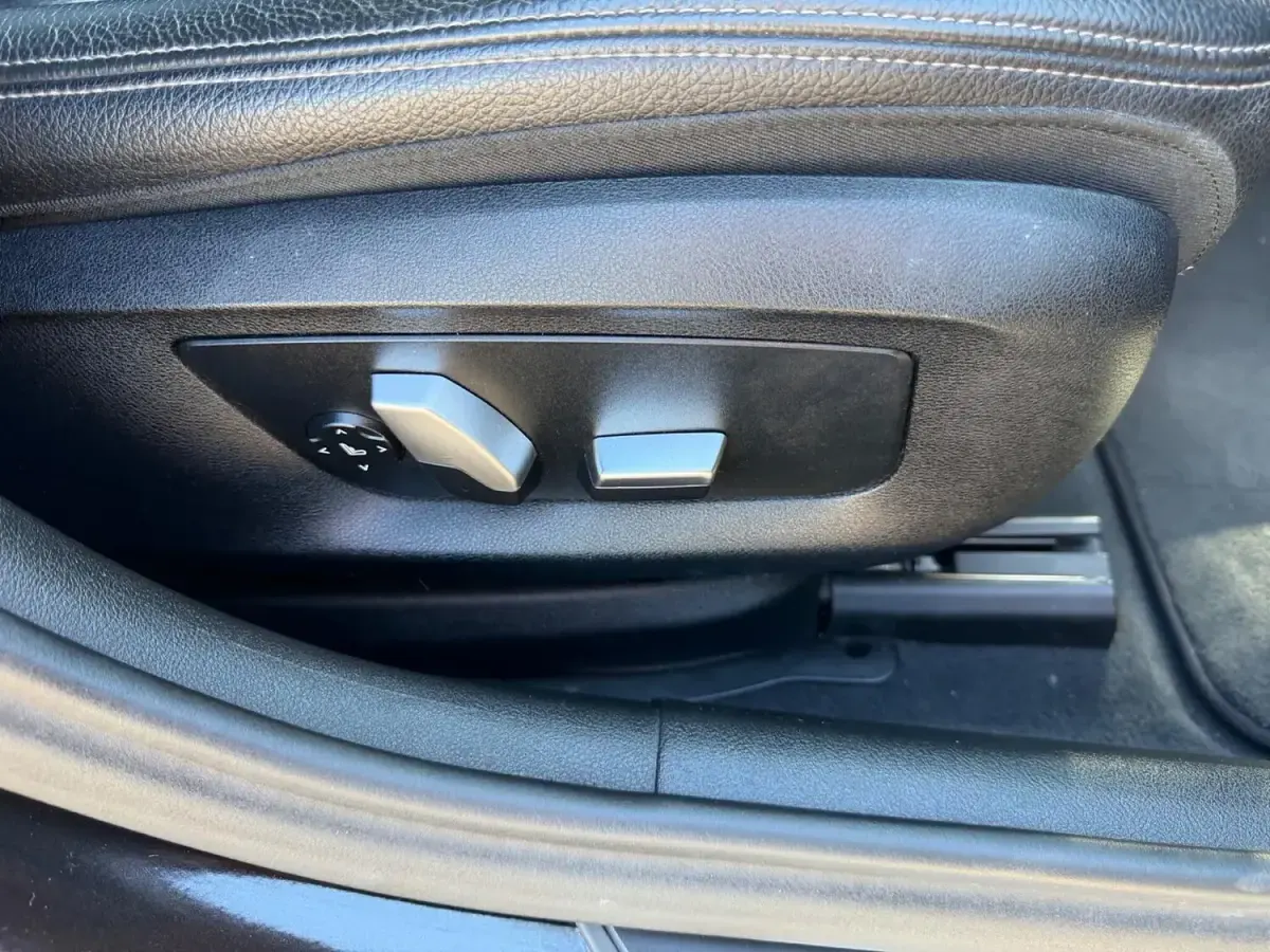 Usado BMW 520 Comfort Edition 2017 Negro Familiar