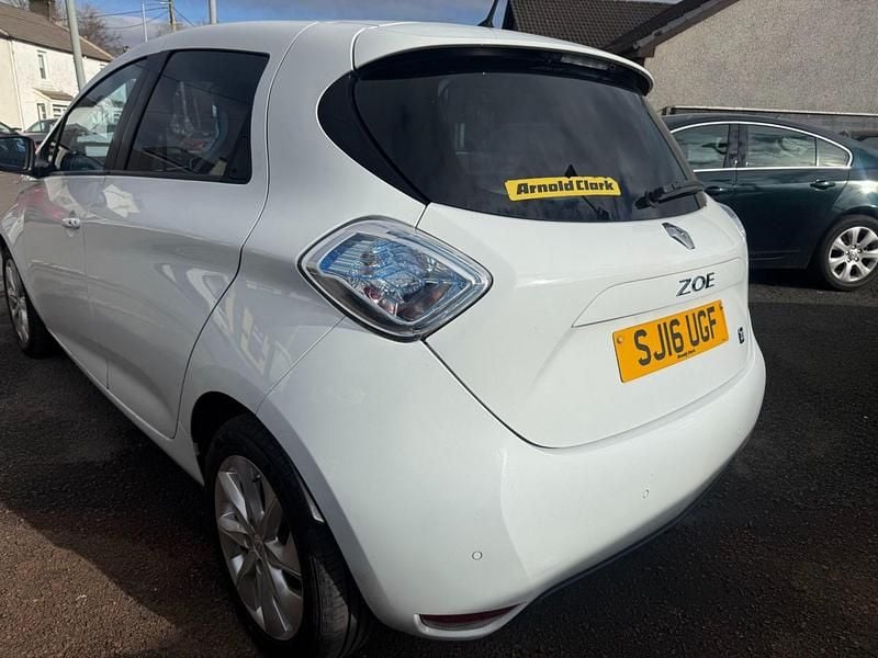 Used Renault Zoe Dynamique 64 kW (88 HP) 2016 White Hatchback