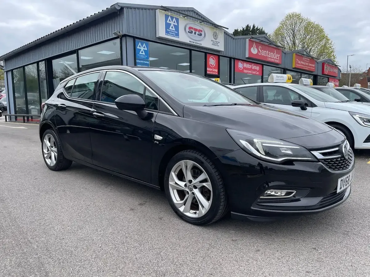 Used Vauxhall Astra SRi 200 HP (147 kW) 2018 Black Hatchback