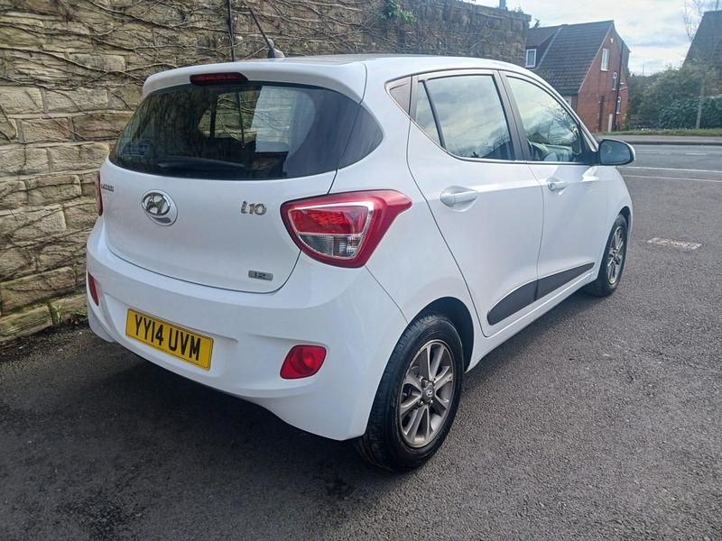 Used Hyundai i10 Premium 87 HP (63 kW) 2014 White Hatchback