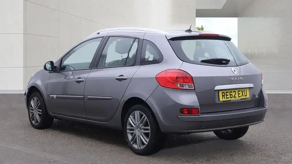 Used Renault Clio Dynamique 100 HP (73 kW) 2012 Grey Estate