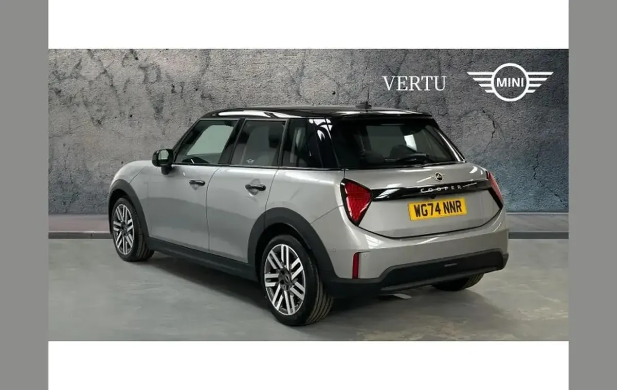Used Mini Cooper Classic 200 HP (147 kW) 2024 Silver Hatchback