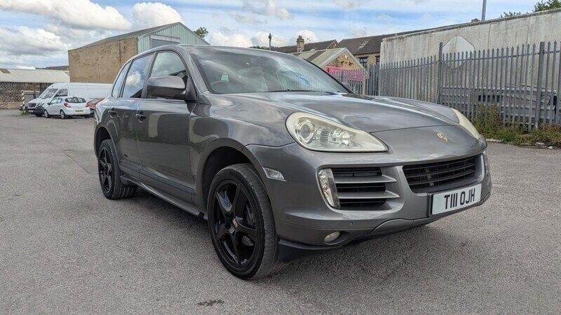 Grey Used 2010 Porsche Cayenne SUV | £4,999 (A bit pricey) - Image 1/4