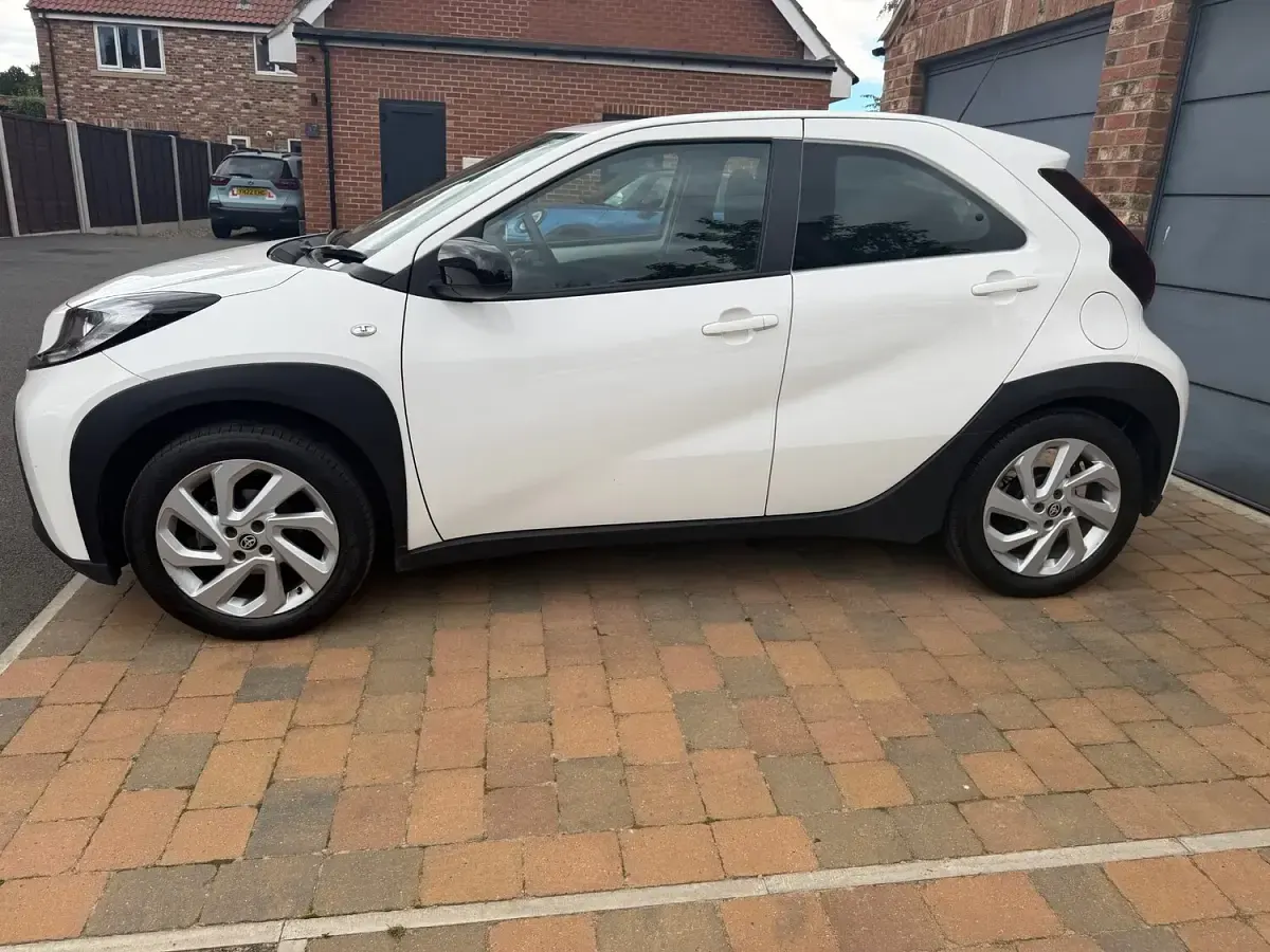 Used Toyota Aygo X PURE 72 HP (52 kW) 2023 White SUV