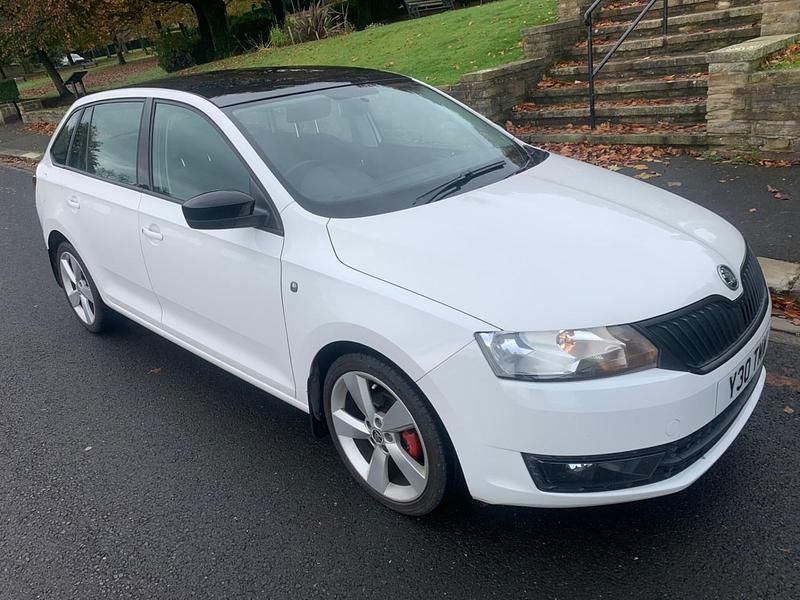 Used Skoda Rapid SE 105 HP (77 kW) 2014 White Hatchback