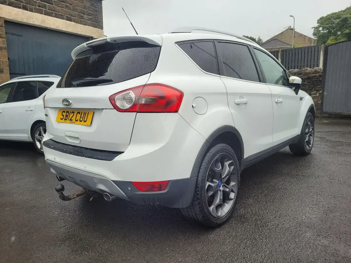 Used Ford Kuga Zetec 140 HP (102 kW) 2012 White SUV