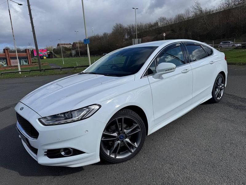 Used Ford Mondeo Titanium 180 HP (132 kW) 2015 White Hatchback