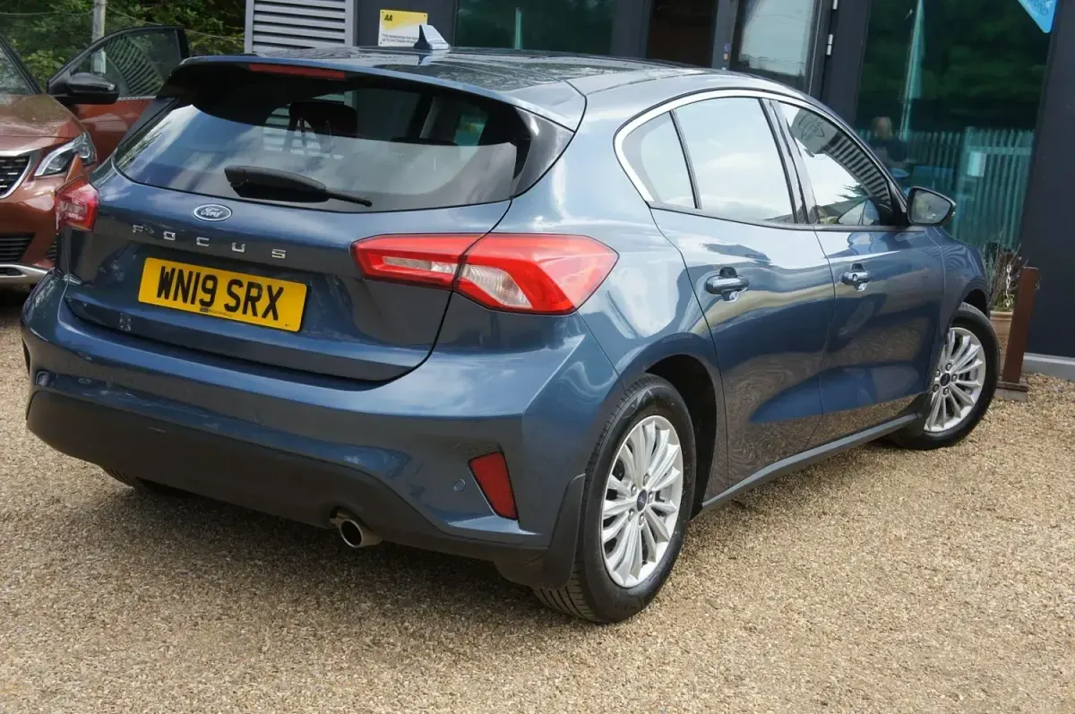 Używany Ford Focus Titanium 125 KM (91 kW) 2019 Niebieski Hatchback