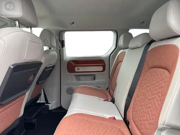 Usado VW ID. Buzz Pro 150 kW (204 HP) 2023 Branco Monovolume