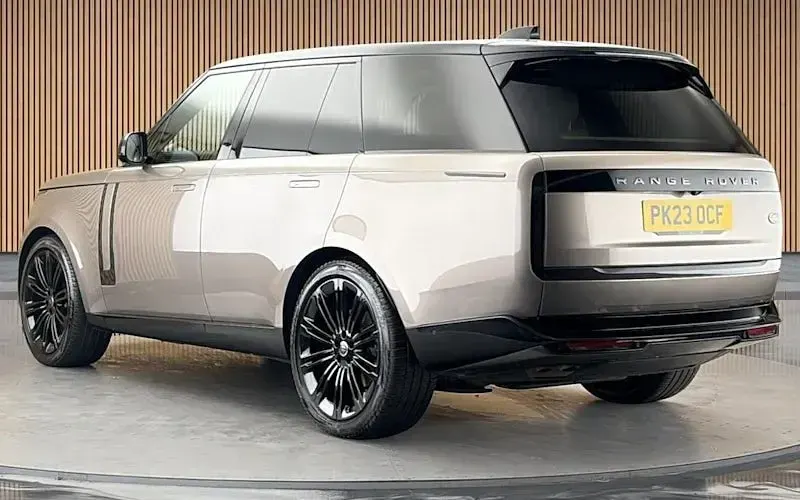 Used Land Rover Range Rover First Edition 351 HP (258 kW) 2023 Lantau bronze SUV