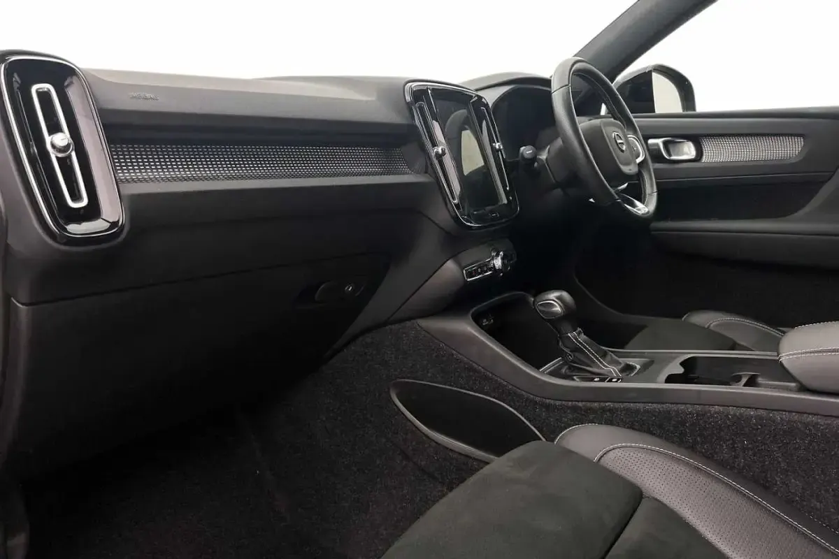 Used Volvo XC40 R-Design 161 HP (118 kW) 2021 SUV