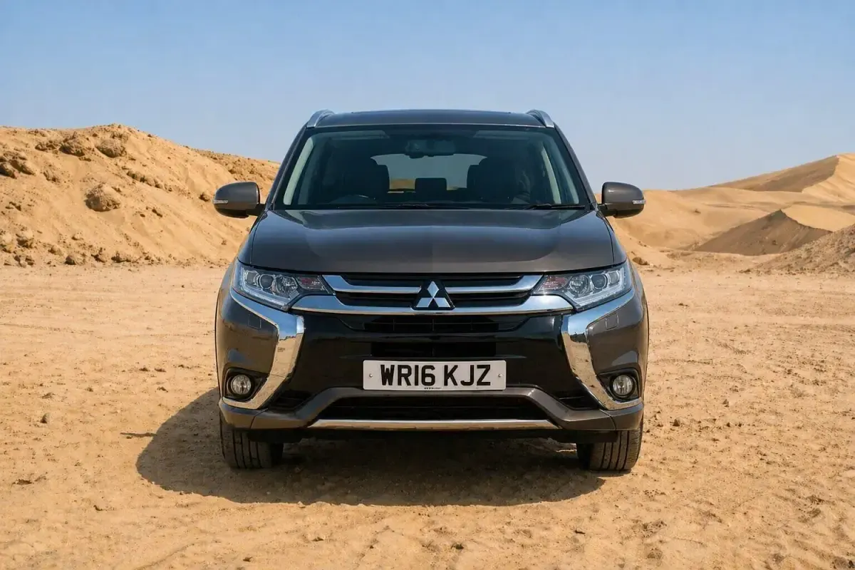 Używany Mitsubishi Outlander P-HEV 200 KM (147 kW) 2016 Brązowy SUV