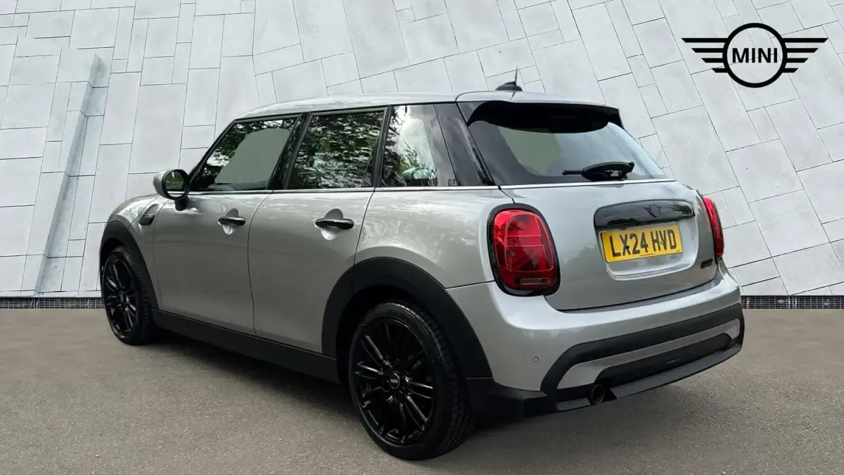 Used Mini Cooper Exclusive 134 HP (98 kW) 2024 Silver Hatchback