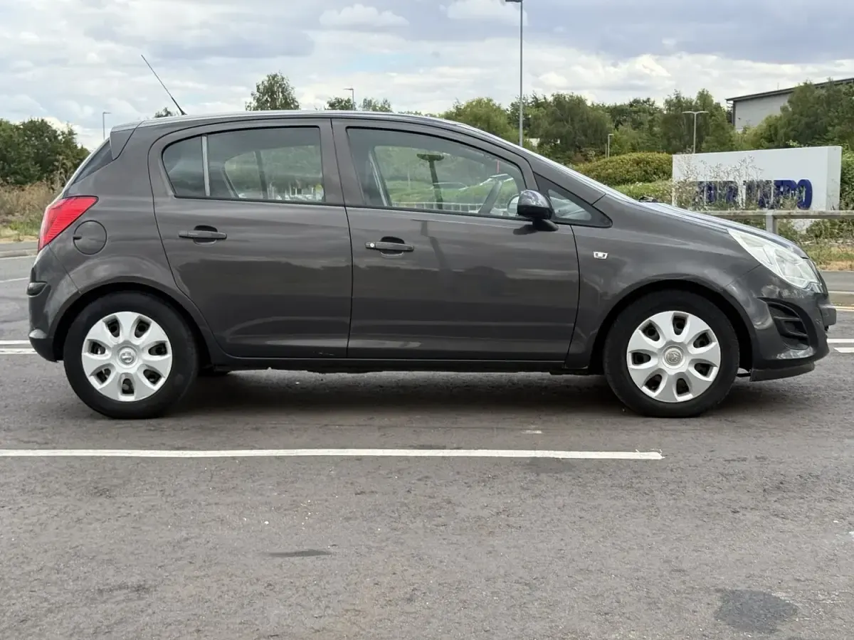 Used Vauxhall Corsa 80 HP (58 kW) 2013 Grey Hatchback