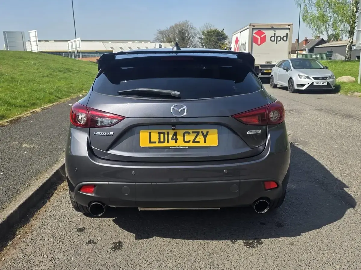 Usado Mazda 3 Inclusive 2014 Gris Utilitario
