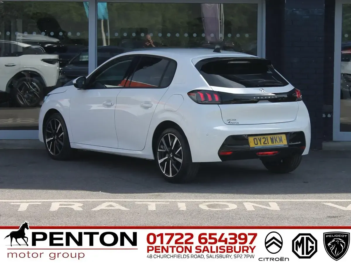 Used Peugeot 208 Allure Premium 100 HP (73 kW) 2021 White Hatchback
