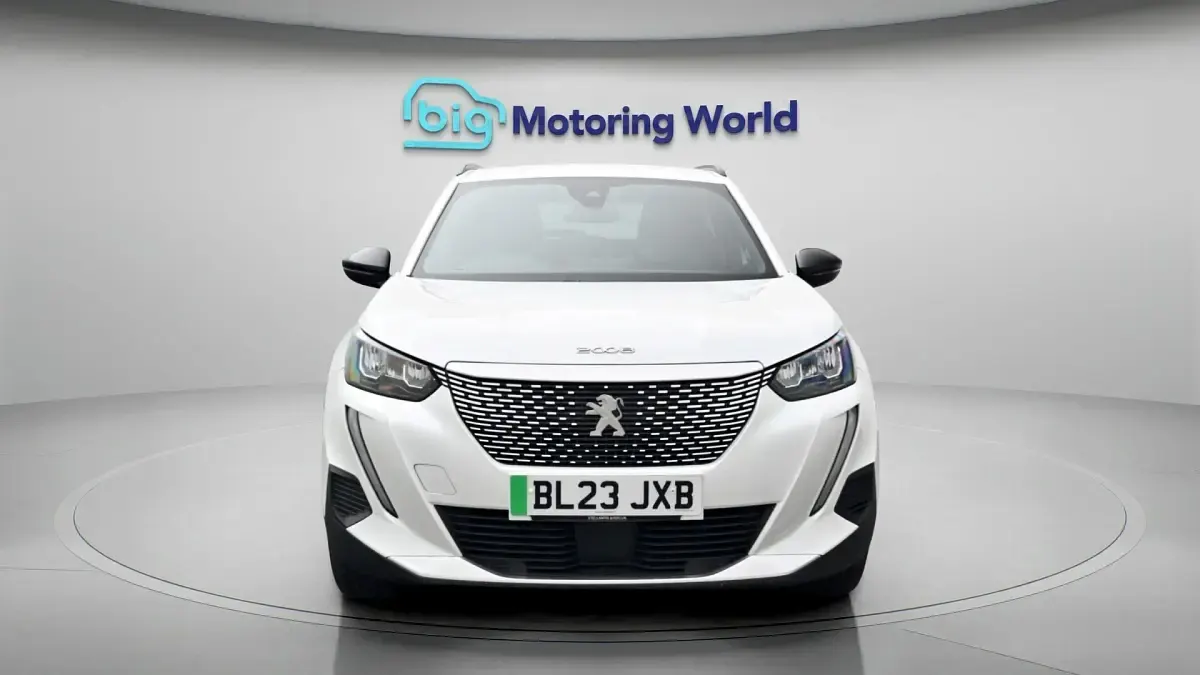 Used Peugeot e-2008 Allure+ 100 kW (136 HP) 2023 White SUV
