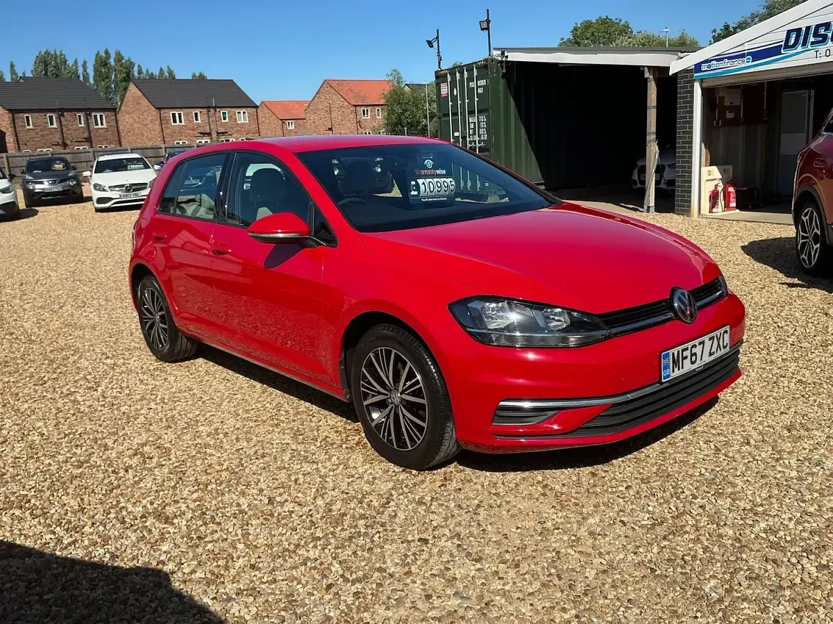 Used VW Golf VII SE 125 HP (91 kW) 2017 Red Hatchback