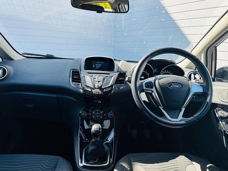 Usado Ford Fiesta Zetec 2017 Preto Citadino