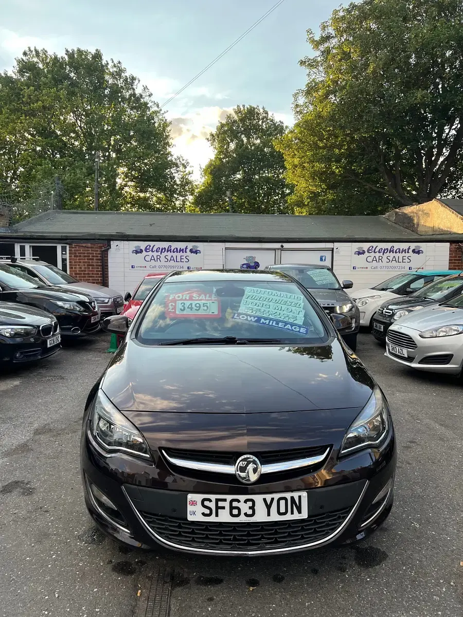 Used Vauxhall Astra Elite 165 HP (121 kW) 2013 Brown Hatchback