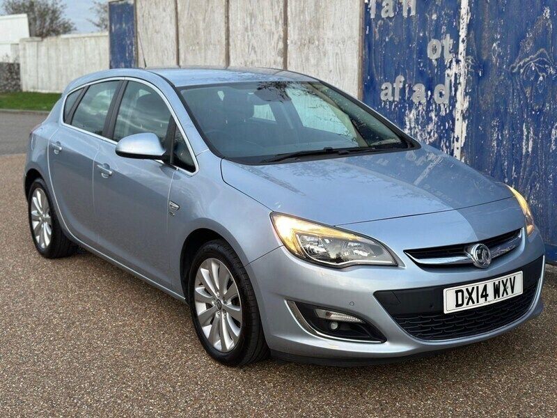Silver Used 2014 Vauxhall Astra Elite Hatchback | £7,350 (Expensive) - Image 1/4