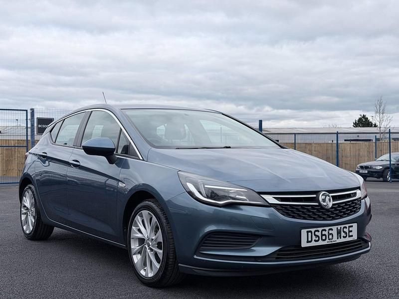 Second-hand Vauxhall Astra Design Edition 2016 Albastru Hatchback