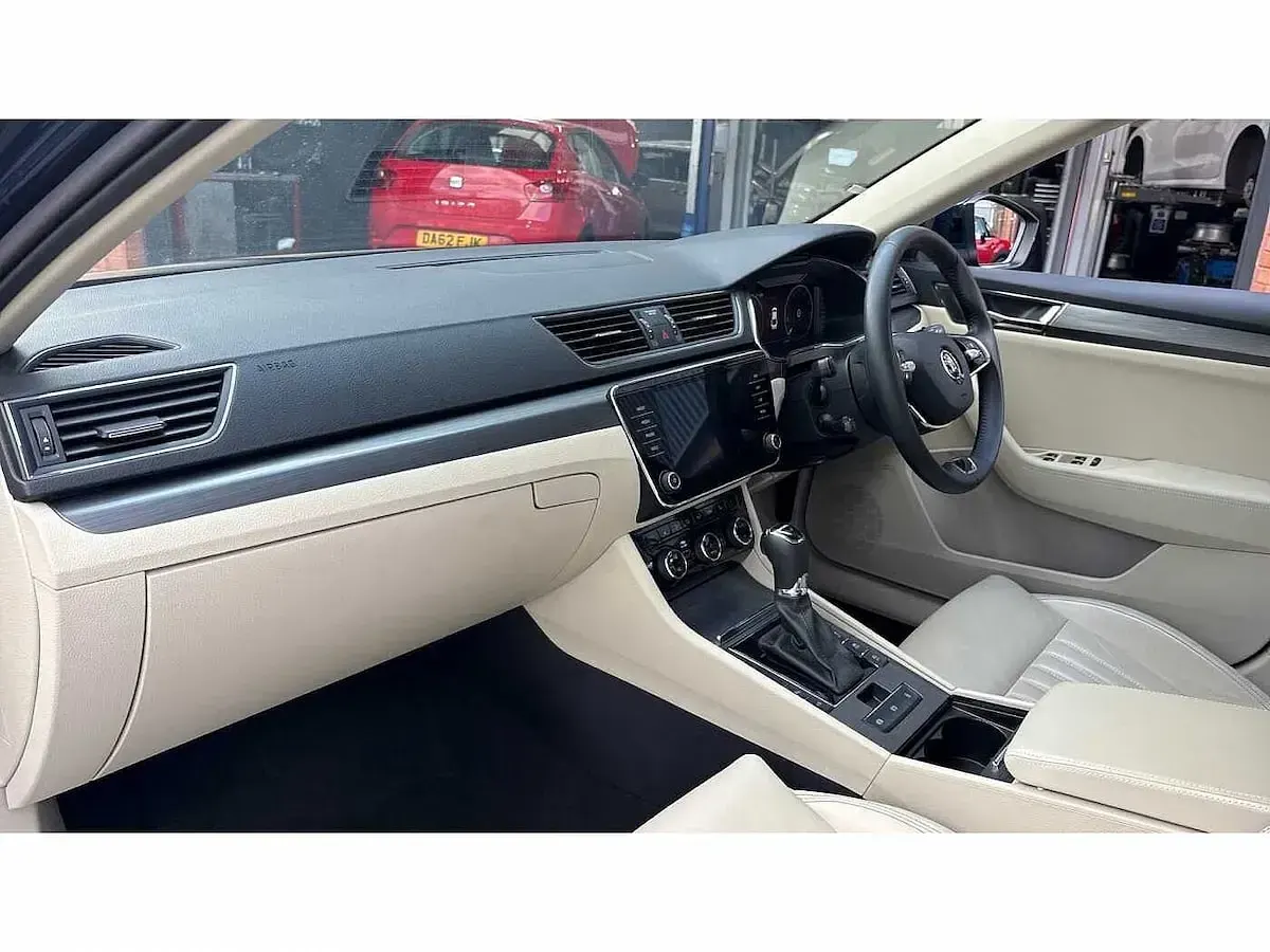 Used Skoda Superb SE L 190 HP (139 kW) 2023 Blue Hatchback