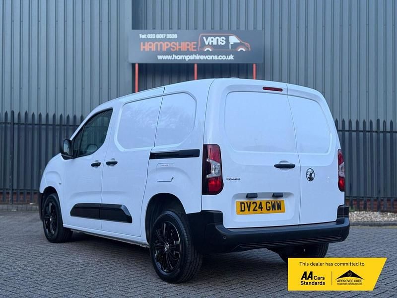 Used Vauxhall Combo S 100 HP (73 kW) 2024 White MPV