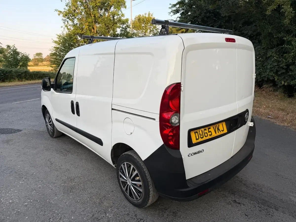 Used Vauxhall Combo 2015 White MPV
