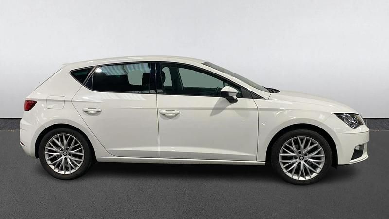Used Seat Leon SE Dynamic 115 HP (84 kW) 2020 White Hatchback