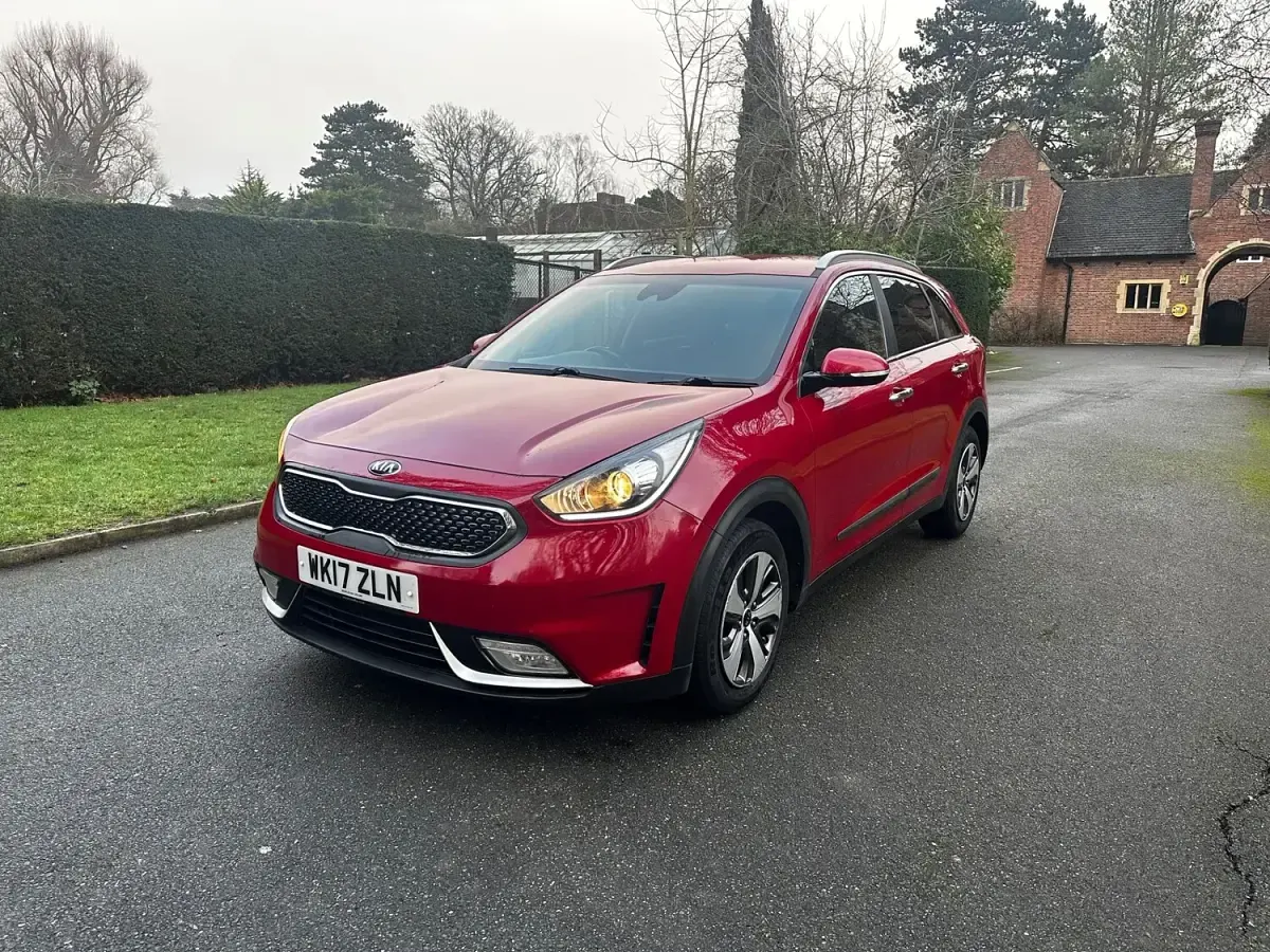 Used Kia Niro 141 HP (103 kW) 2017 Red SUV