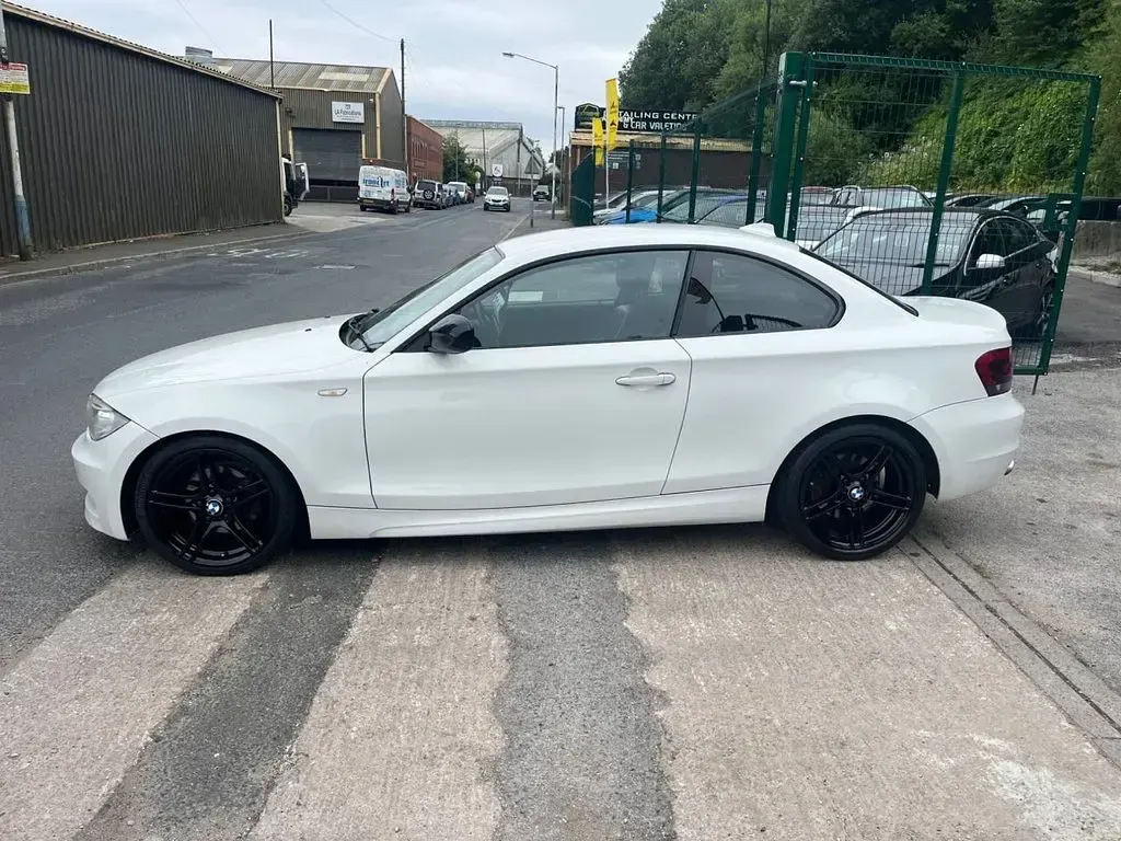 Used BMW 118 Coupé Sport Line 143 HP (105 kW) 2012 White Coupe