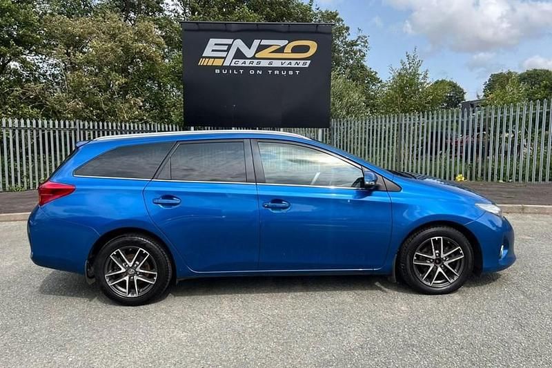 Used 2015 Toyota Auris Touring Sports Estate | £3,495 (Super price) - Image 1/1