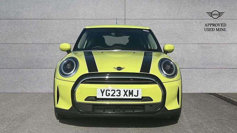 Usado Mini Cooper Classic 134 HP (98 kW) 2023 Amarelo Citadino