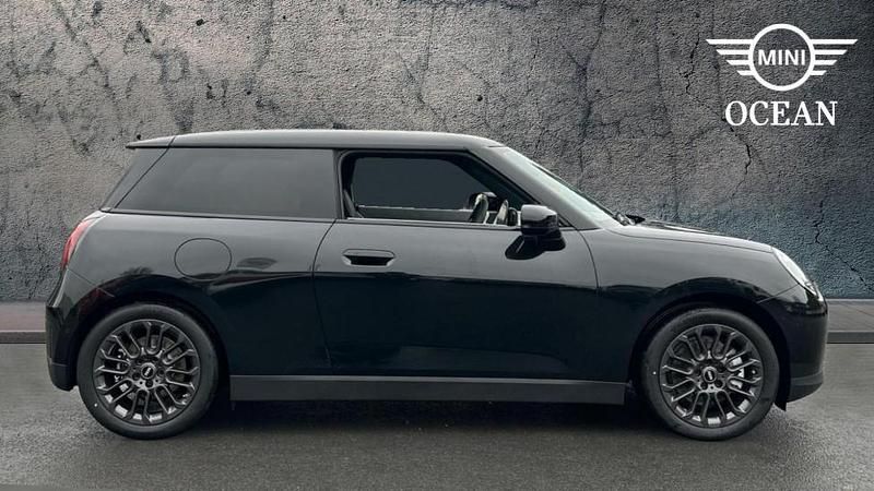Usado Mini Cooper Hatch 133 kW (181 CV) 2025 Negro Utilitario