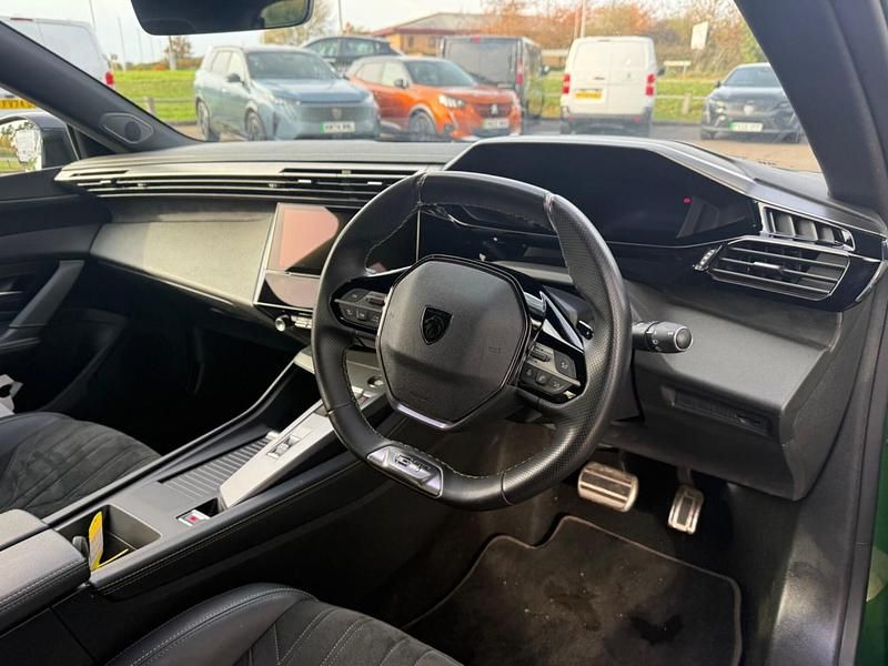 Used Peugeot 308 GT 130 HP (95 kW) 2022 Green Hatchback