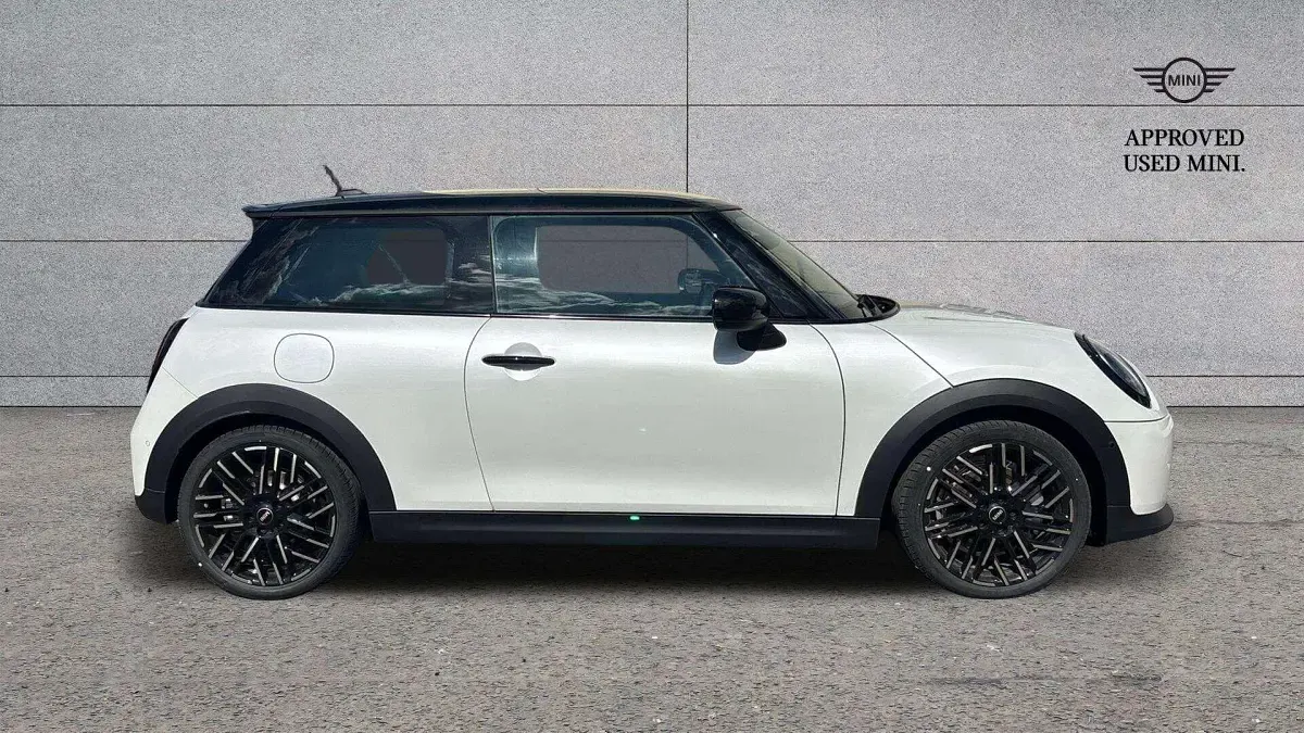 Used Mini Cooper S Hatch 201 HP (147 kW) 2025 White Hatchback