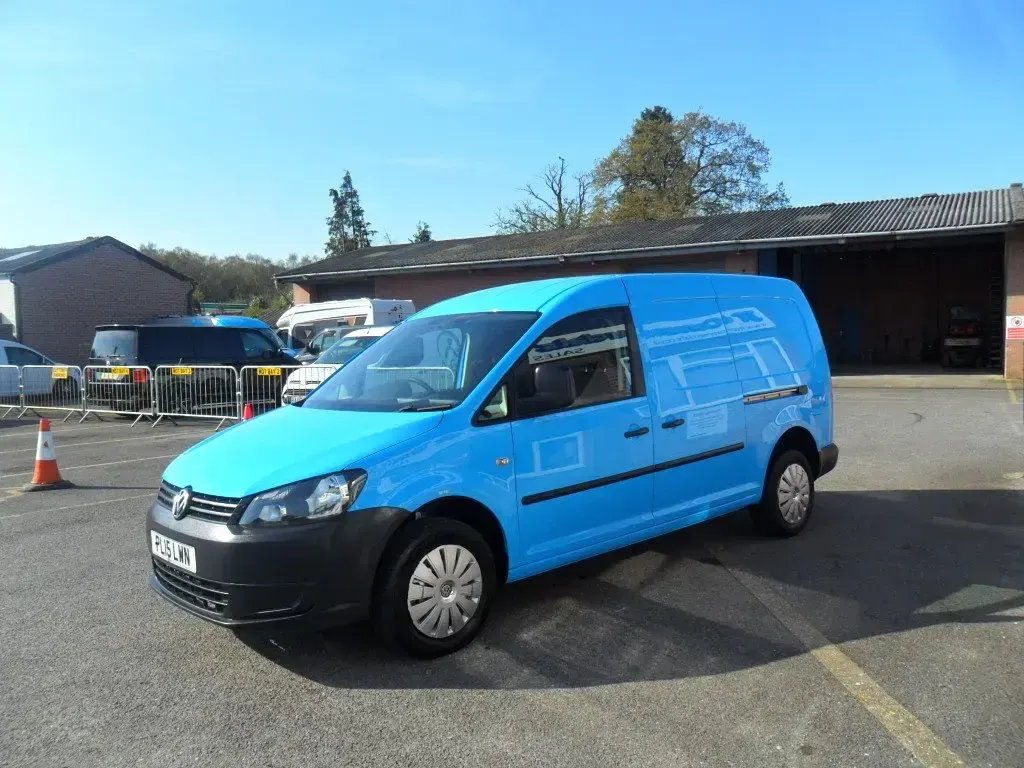 Usado VW Caddy Startline 102 CV (75 kW) 2015 Azul Monovolumen