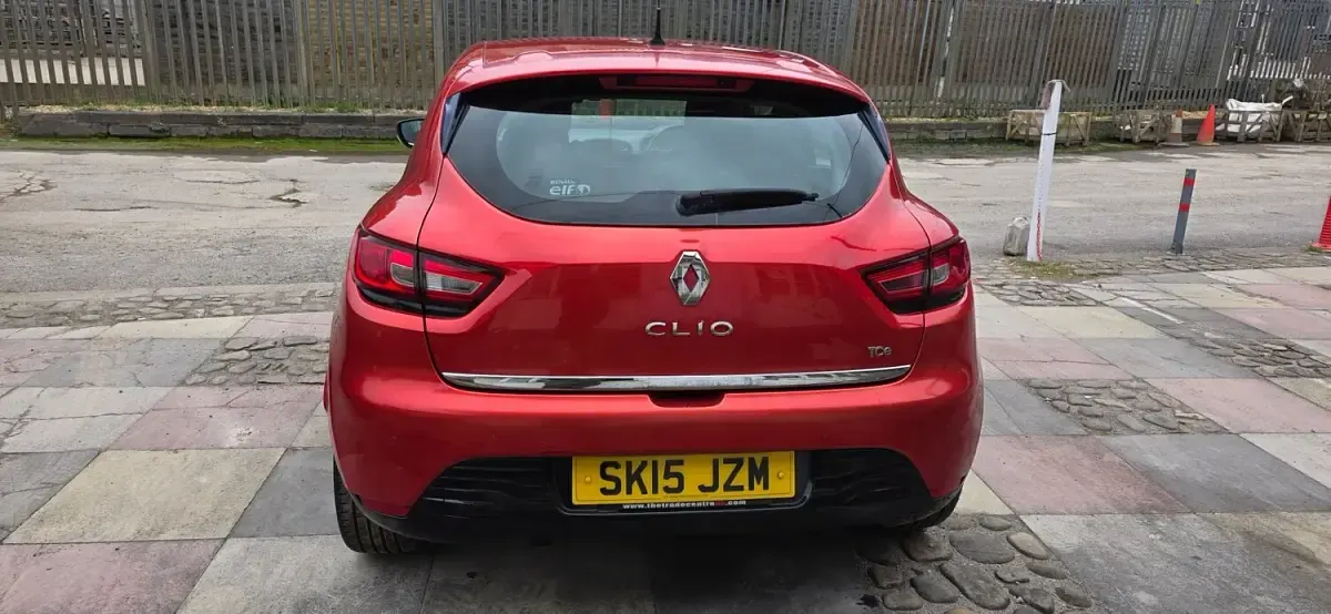 Used Renault Clio Dynamique 90 HP (66 kW) 2015 Red Hatchback