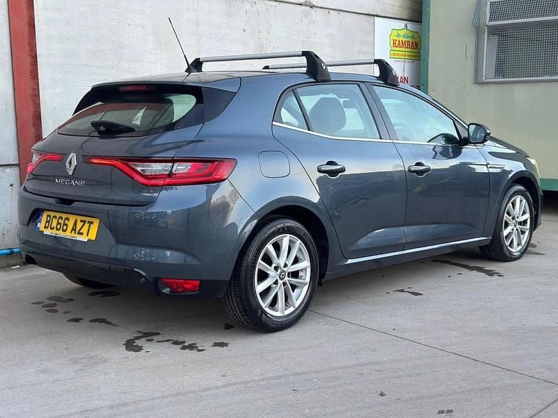 Usado Renault Mégane IV Dynamique 2017 Cinzento Citadino