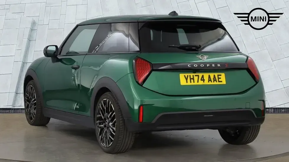 Used Mini Cooper S Hatch 201 HP (147 kW) 2024 Green Hatchback