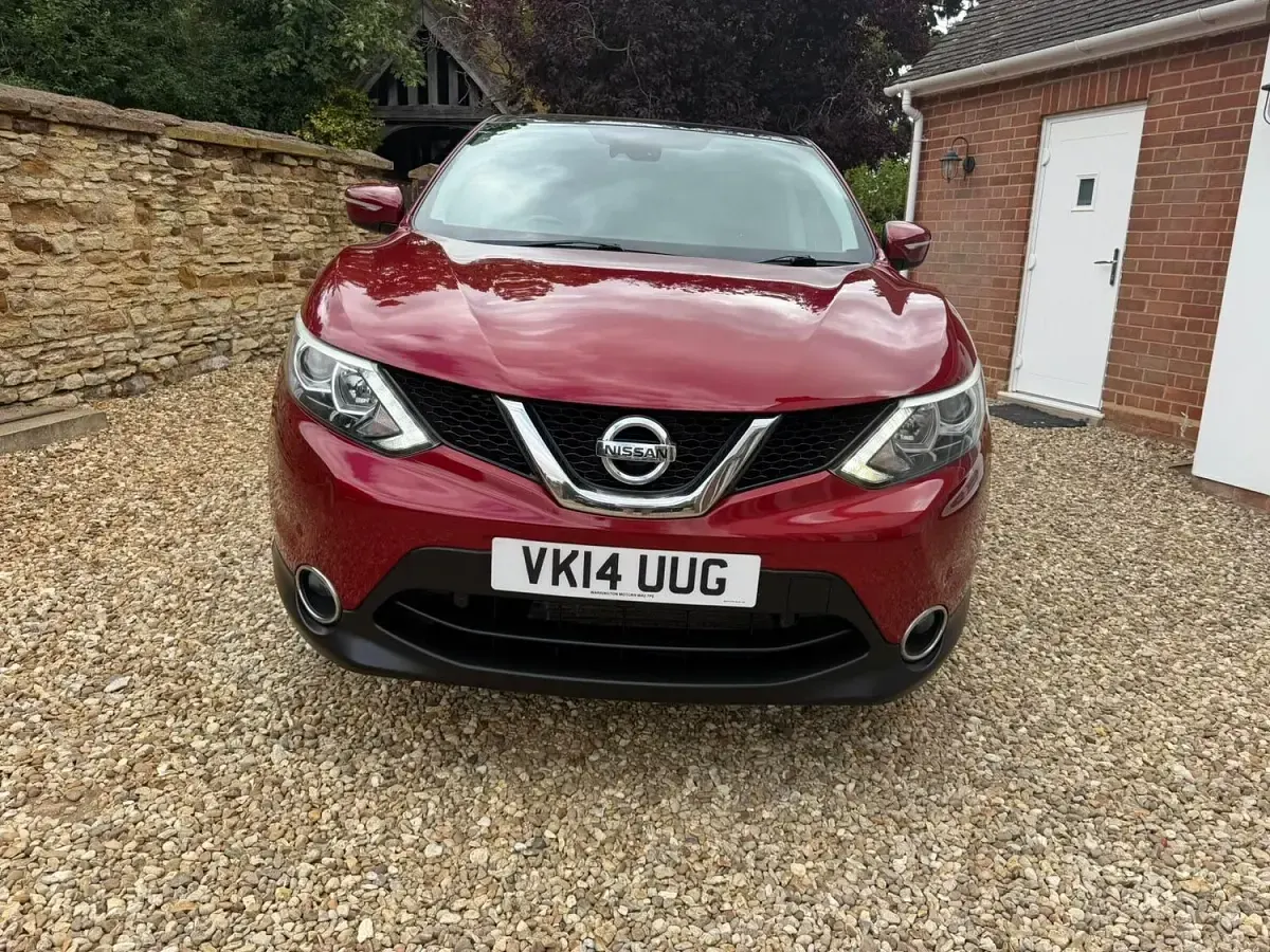 Used Nissan Qashqai Acenta Premium 113 HP (83 kW) 2014 Red SUV