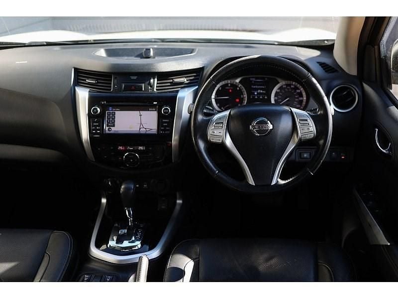 Used Nissan Navara Tekna 190 HP (139 kW) 2016 Silver Pickup