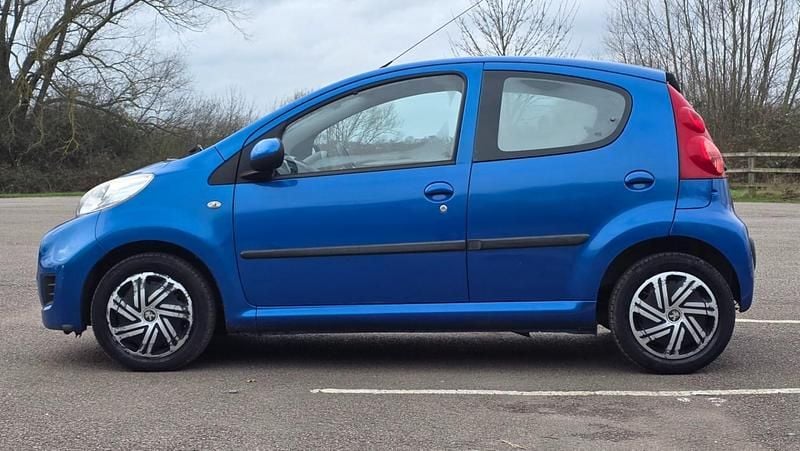 Used Peugeot 107 68 HP (50 kW) 2009 Blue Hatchback