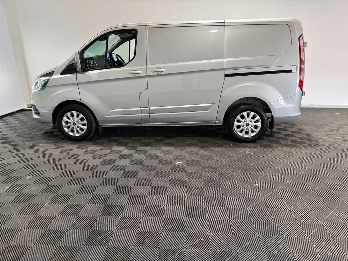 Used Ford Transit Custom Limited 185 HP (136 kW) 2021 Silver Van