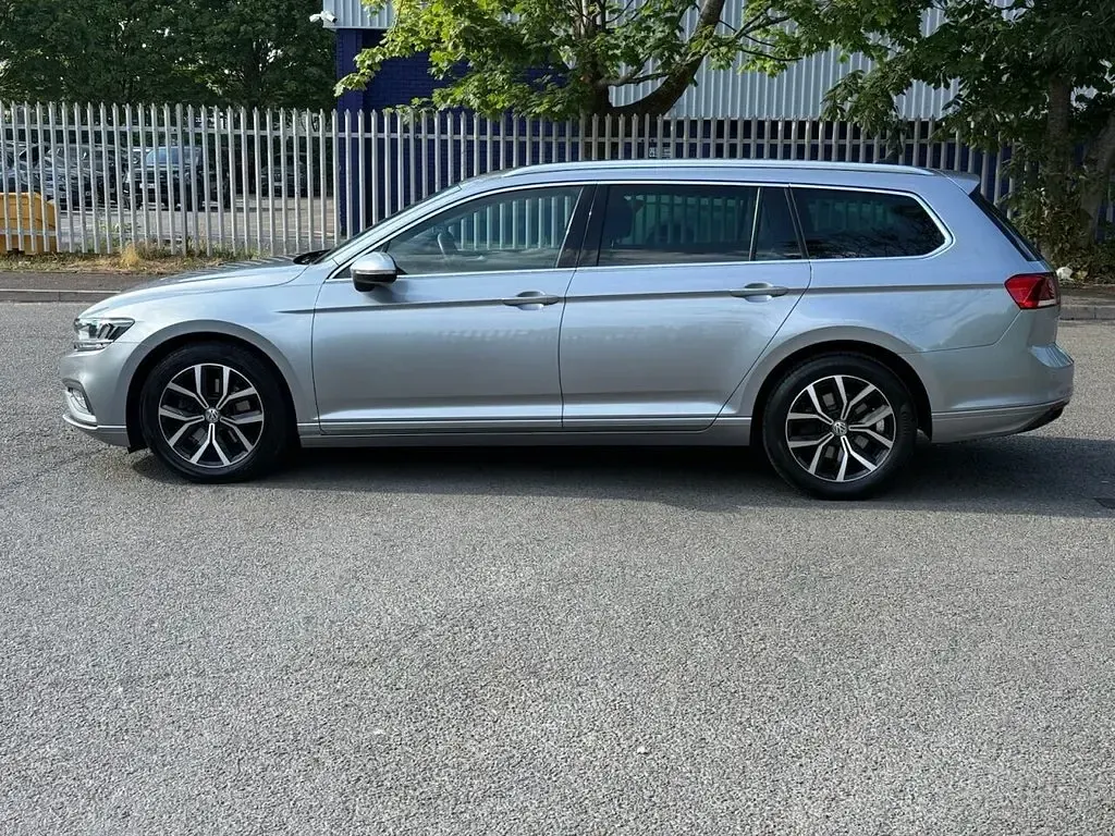 Used VW Passat SEL 190 HP (139 kW) 2020 Silver Estate