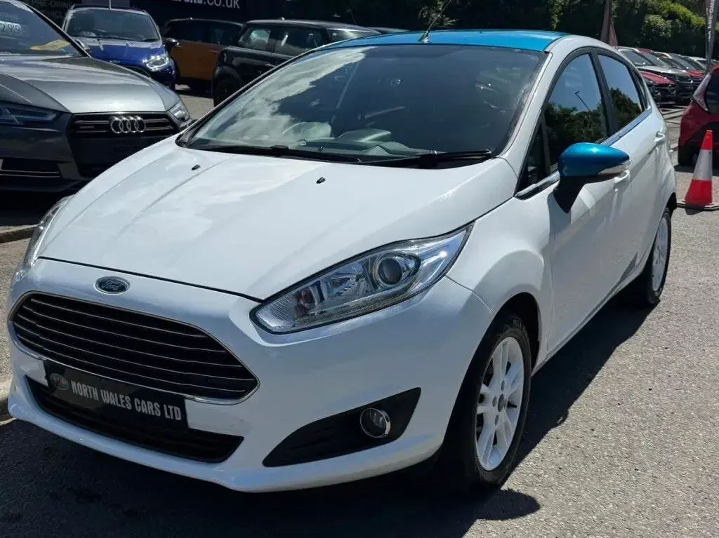 Used Ford Fiesta Zetec 82 HP (60 kW) 2017 White Hatchback