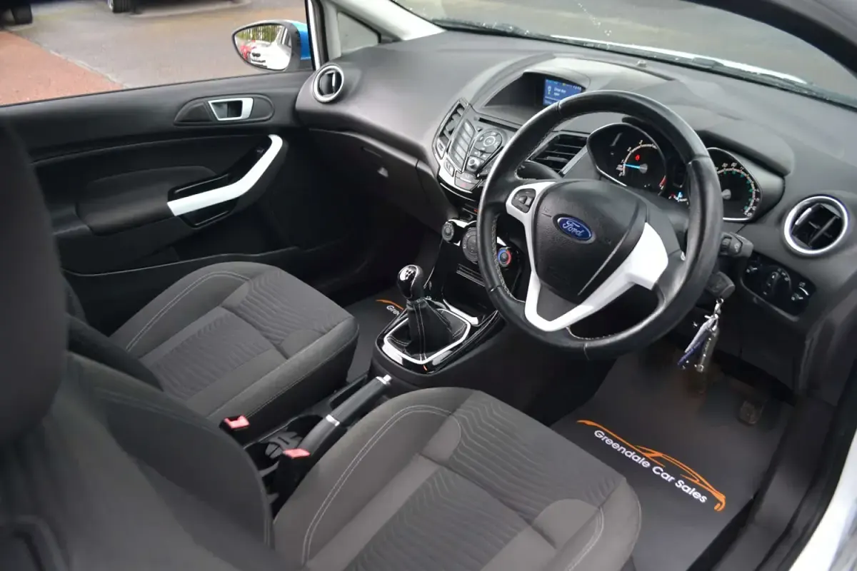 Usado Ford Fiesta Zetec 82 HP (60 kW) 2017 Branco Citadino